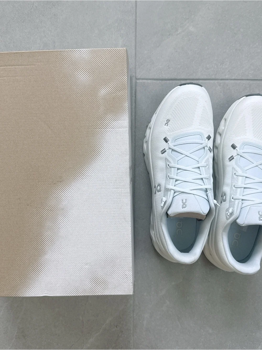 NIB ON CLOUDTILT SNEAKERS Arctic / Ice